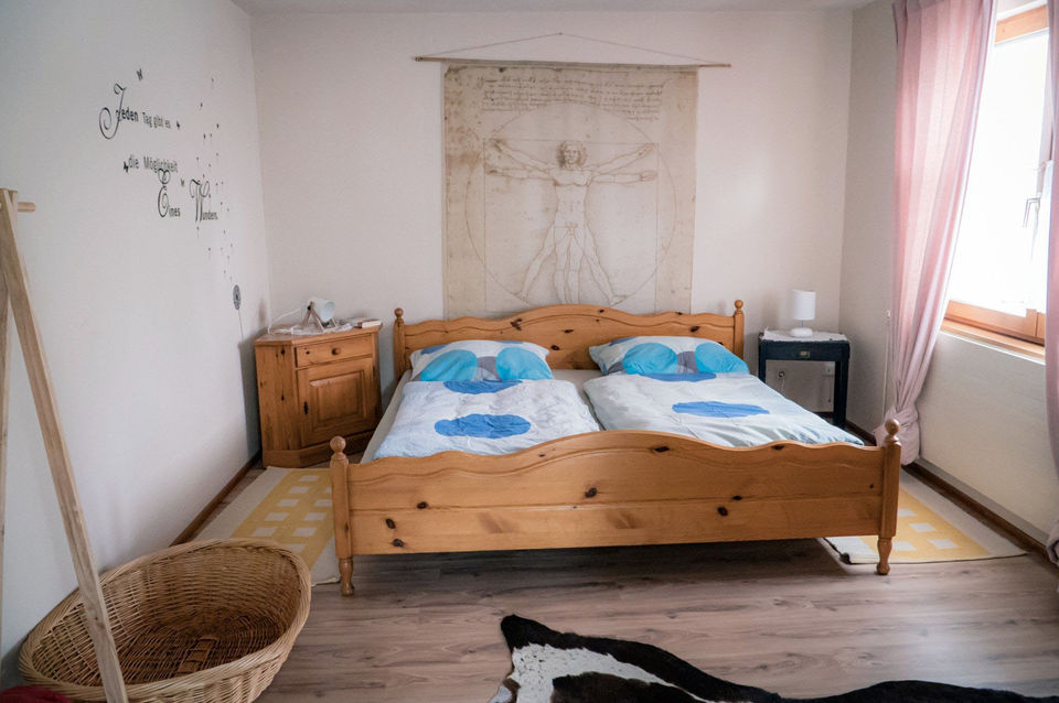 Schlafzimmer mit Doppelbett, Ferienwohnung am Haselhof