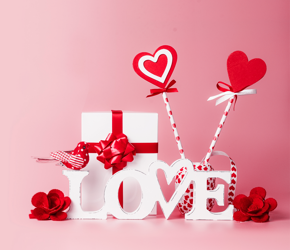 Geschenkspackerl, Love Schild, Herzen als Sylmbol für den Valentinstag am 14.02