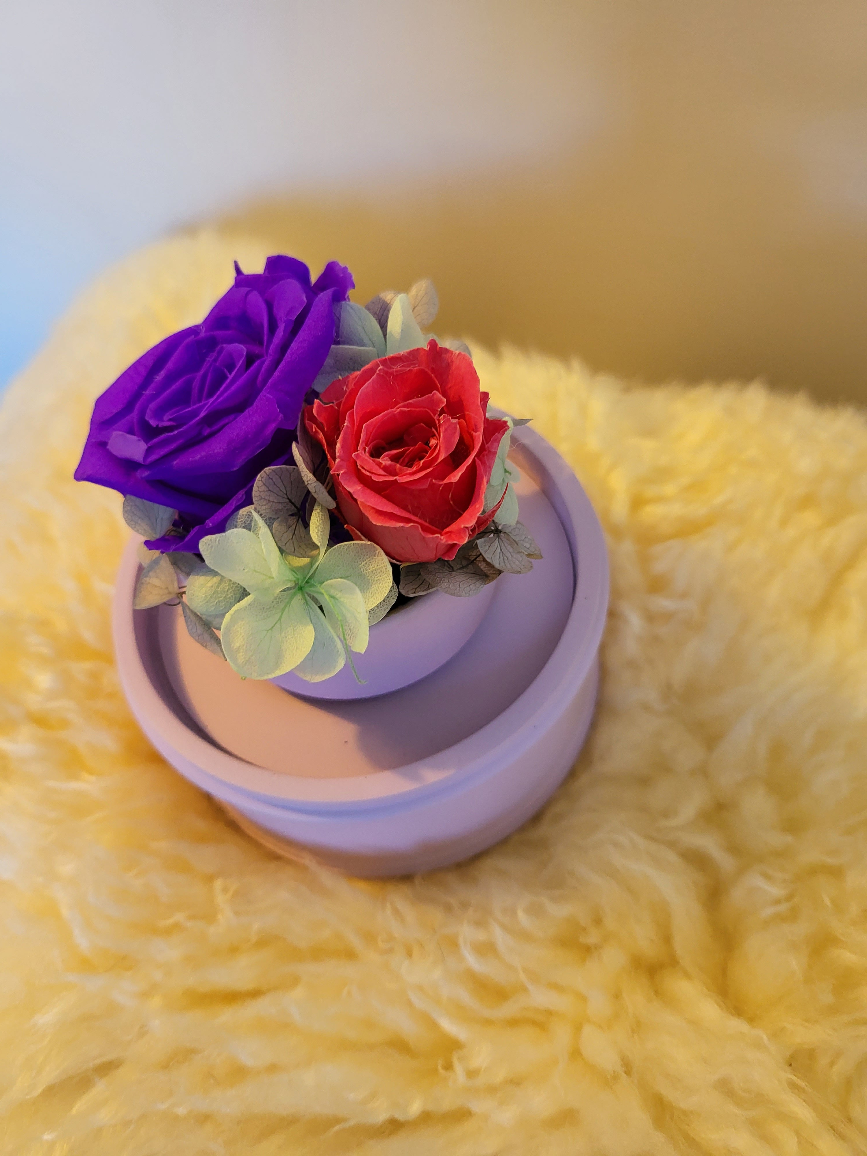 Preserved flower music box ( Purple rose in purple music box)