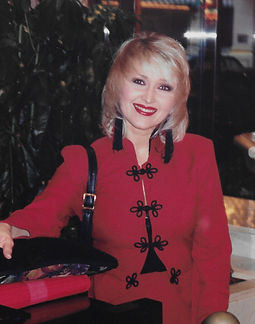 Renee' at Taj Mahal (3).JPG