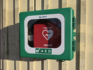 Ny hjärtstartare tillgänglig dygnet runt i Hede