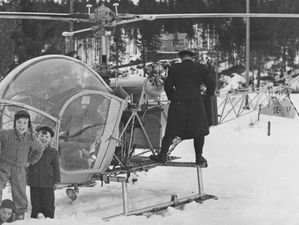 Helikopter i byn