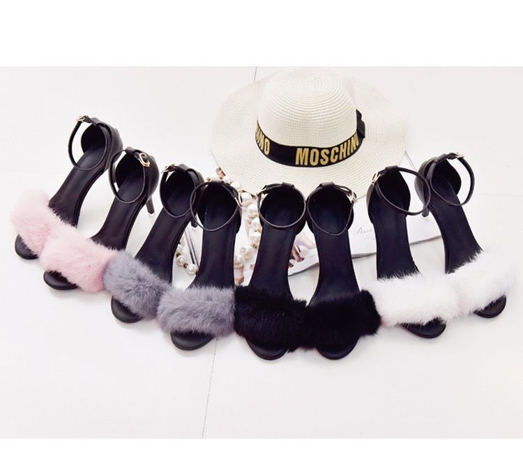 ファーヒールサンダル