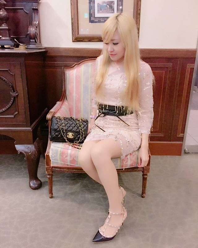 コルセットベルトシャイニーワンピース ゴールド