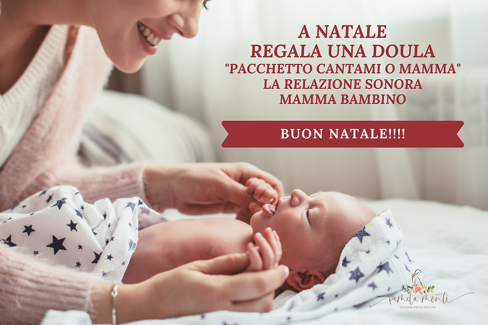 Mamma che canta al proprio neonato