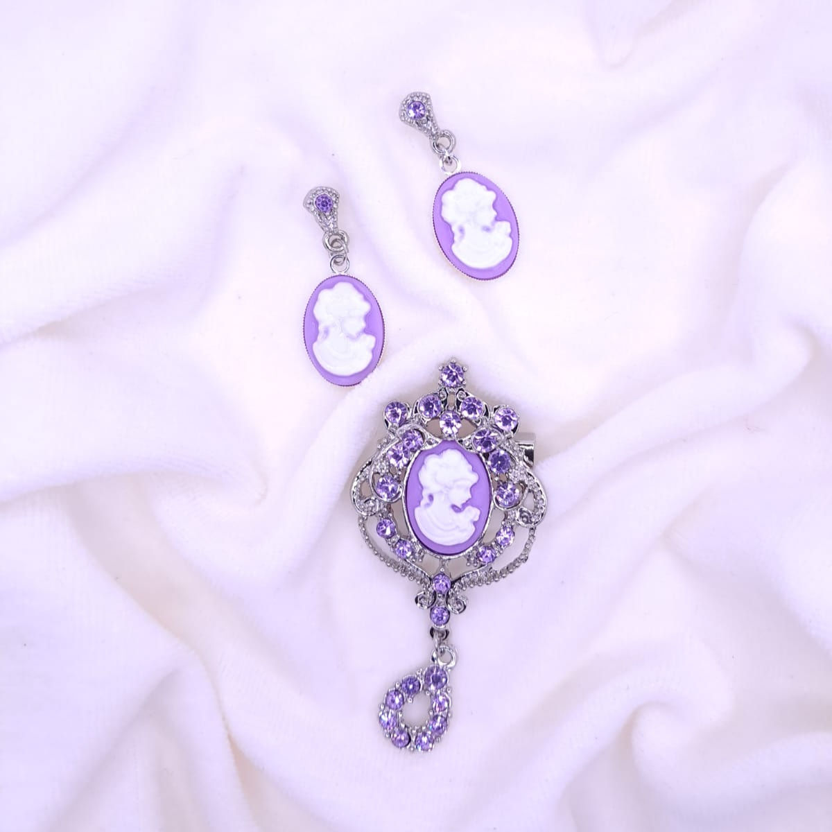 Conjunto de Camafeu e Brincos Lilás