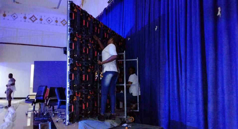 led screen installation