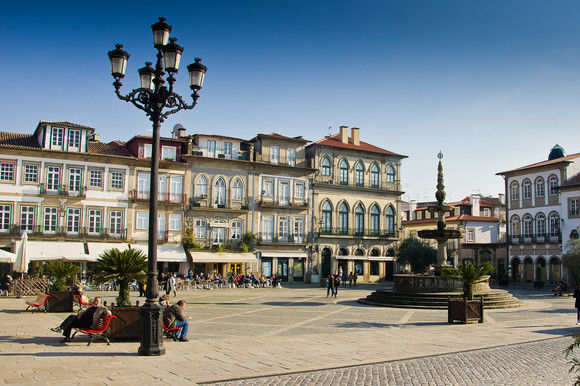 Tour pela Vila com Prova de Vinhos