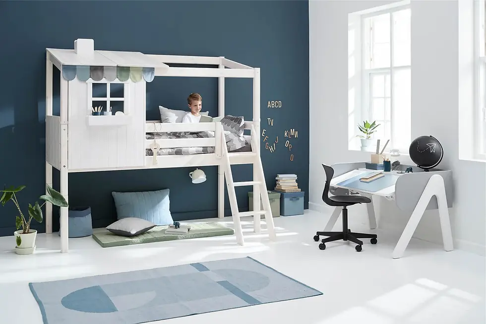 Letto semi-elevato Classic con 1/2 Casetta e scala inclinata