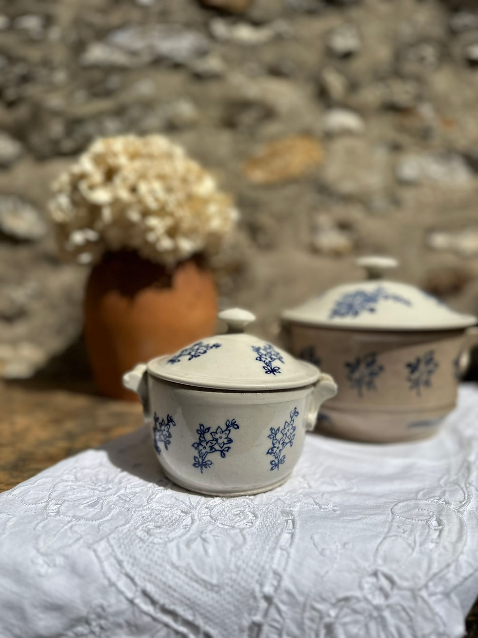Miniature : Petite soupière individuelle ancienne en faïence – Style Saint-Uze