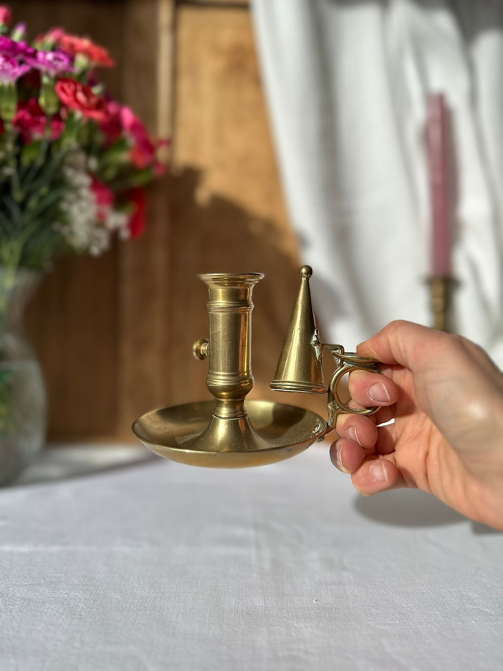 Miniature : Bougeoir ancien en laiton avec éteignoir – XIXᵉ / début XXᵉ siècle