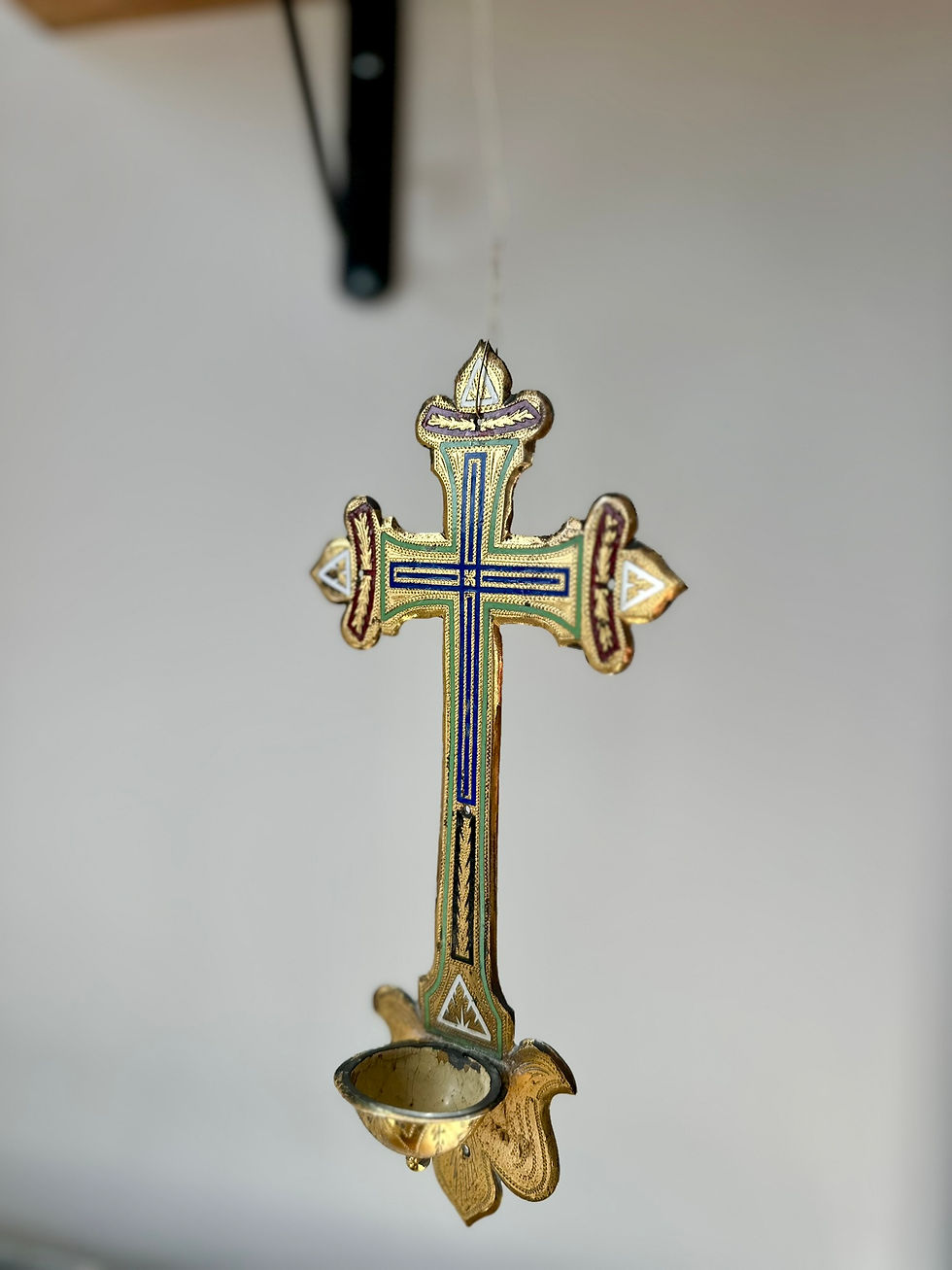 Miniature : Croix bénitier ancienne en laiton émaillé