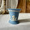 Miniature : Vase ancien Wedgwood bleu – Décor en relief, style jasperware