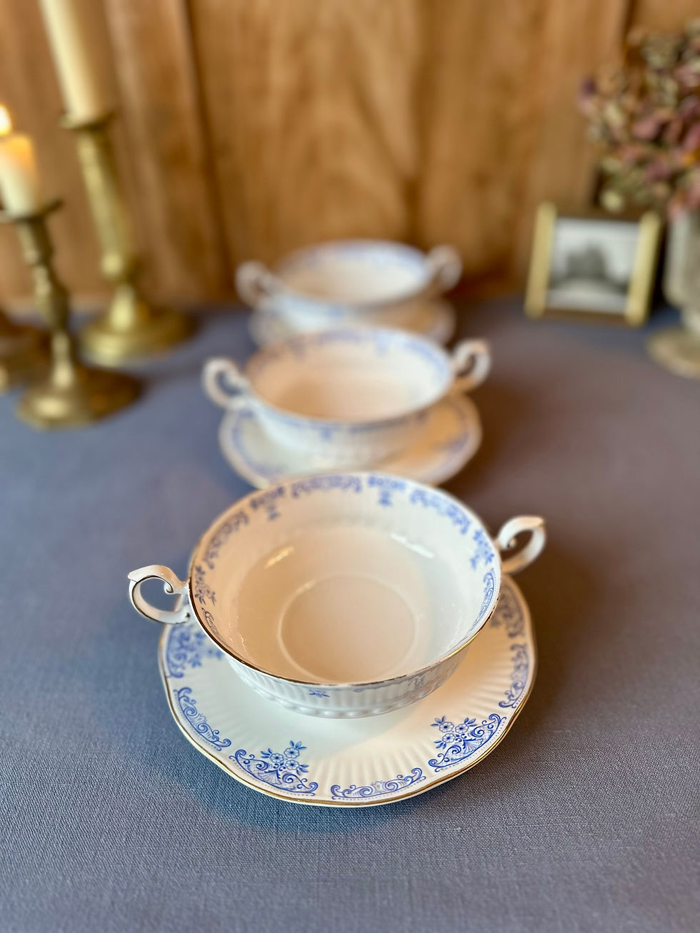 Miniature : Bol ancien à oreilles et sa soucoupe – Décor bleu « Fontainebleu »