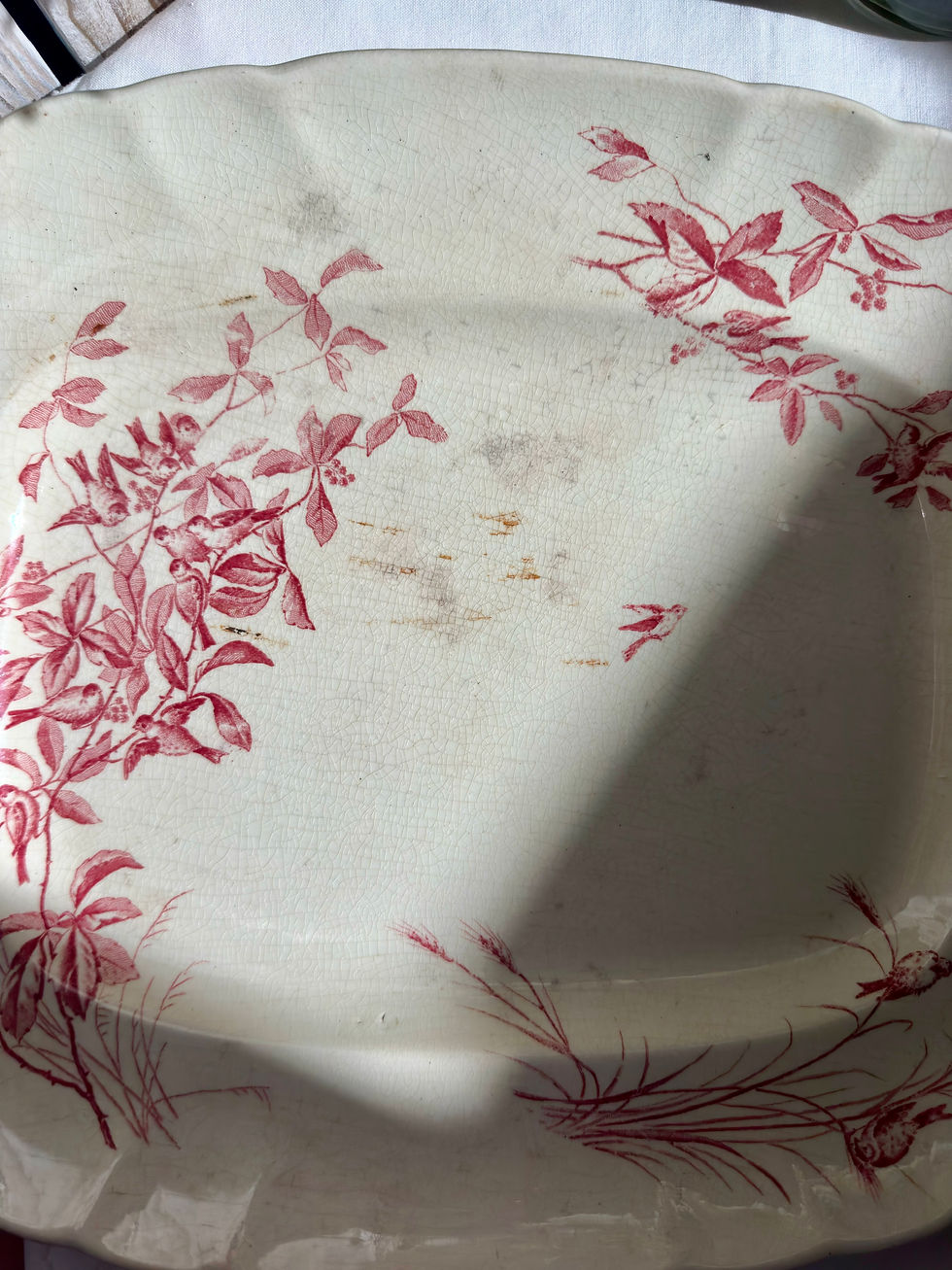 Miniature : Grand plat ancien en faïence « Le Colibri » – Samaritaine