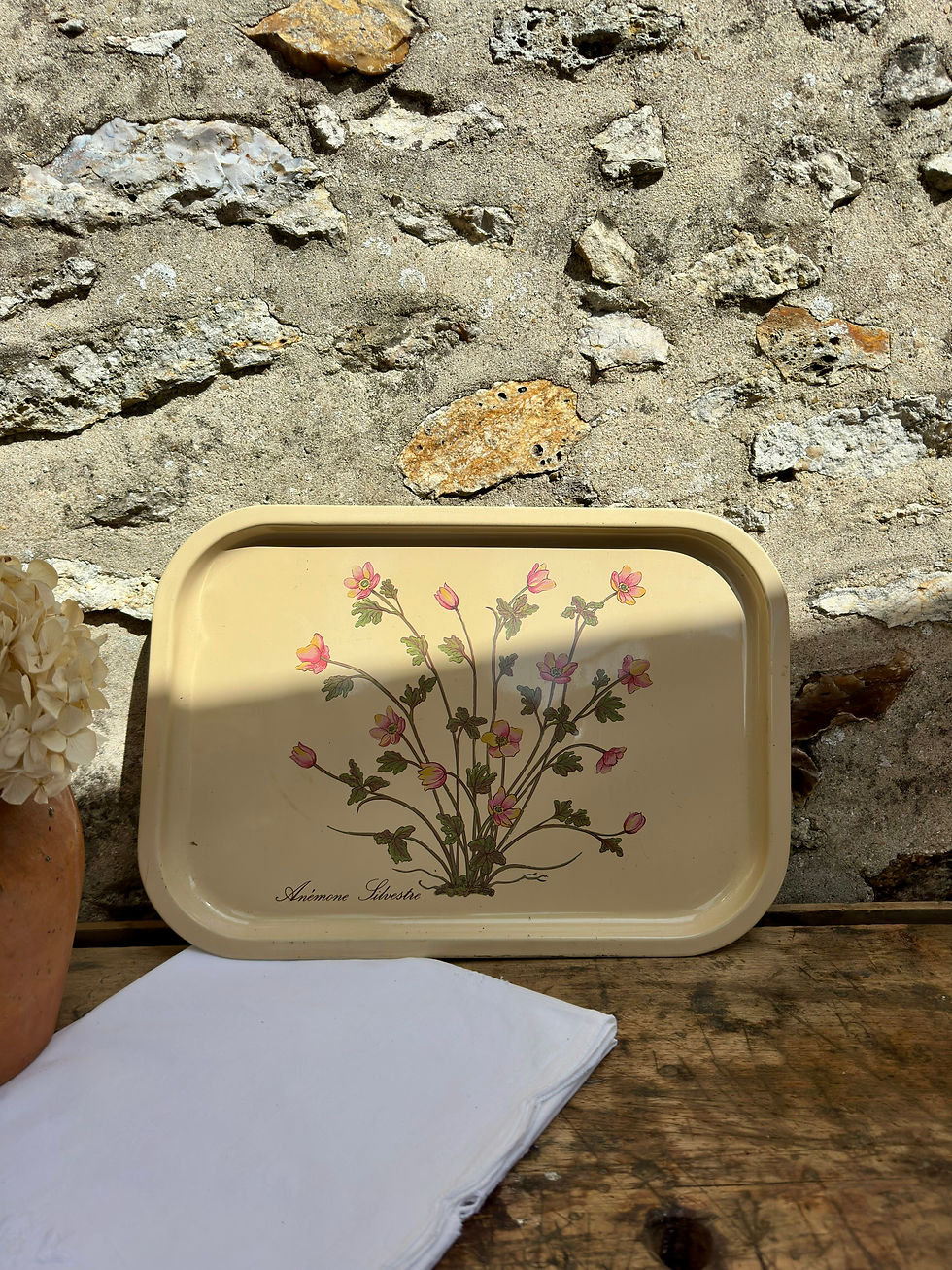 Miniature : Plateau vintage en métal décor « Anémone Silvestre »