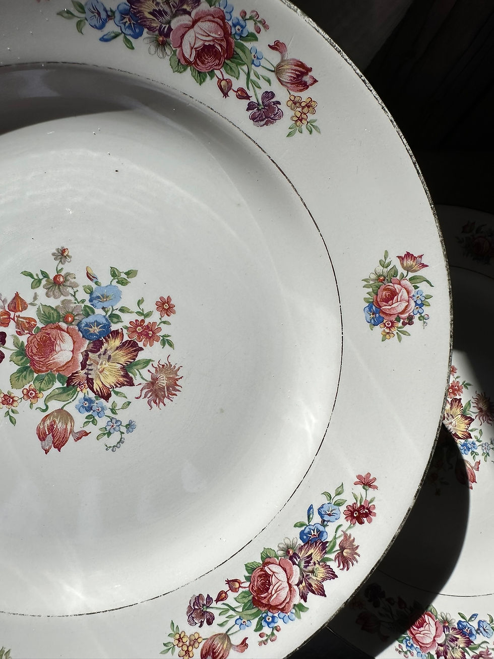 Miniature : Assiette ancienne Sarreguemines modèle Guy – décor floral romantique – 23 cm