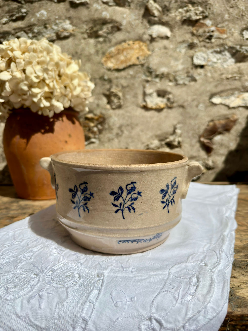 Miniature : Petite soupière ancienne en grès de Saint-Uze avec couvercle associé