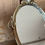 Miniature : Miroir à main ancien en métal doré – décor d’angelots
