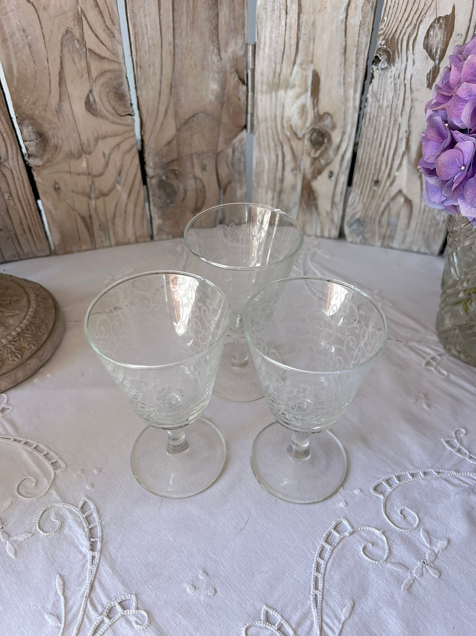 Miniature : Verre ancien gravé à décor d’arabesques