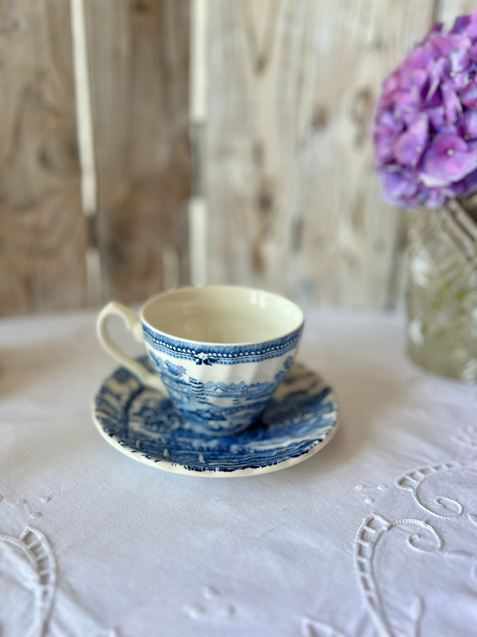 Tasse et soucoupe ancienne faïence anglaise.