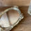 Miniature : Miroir à main ancien en métal doré – décor d’angelots