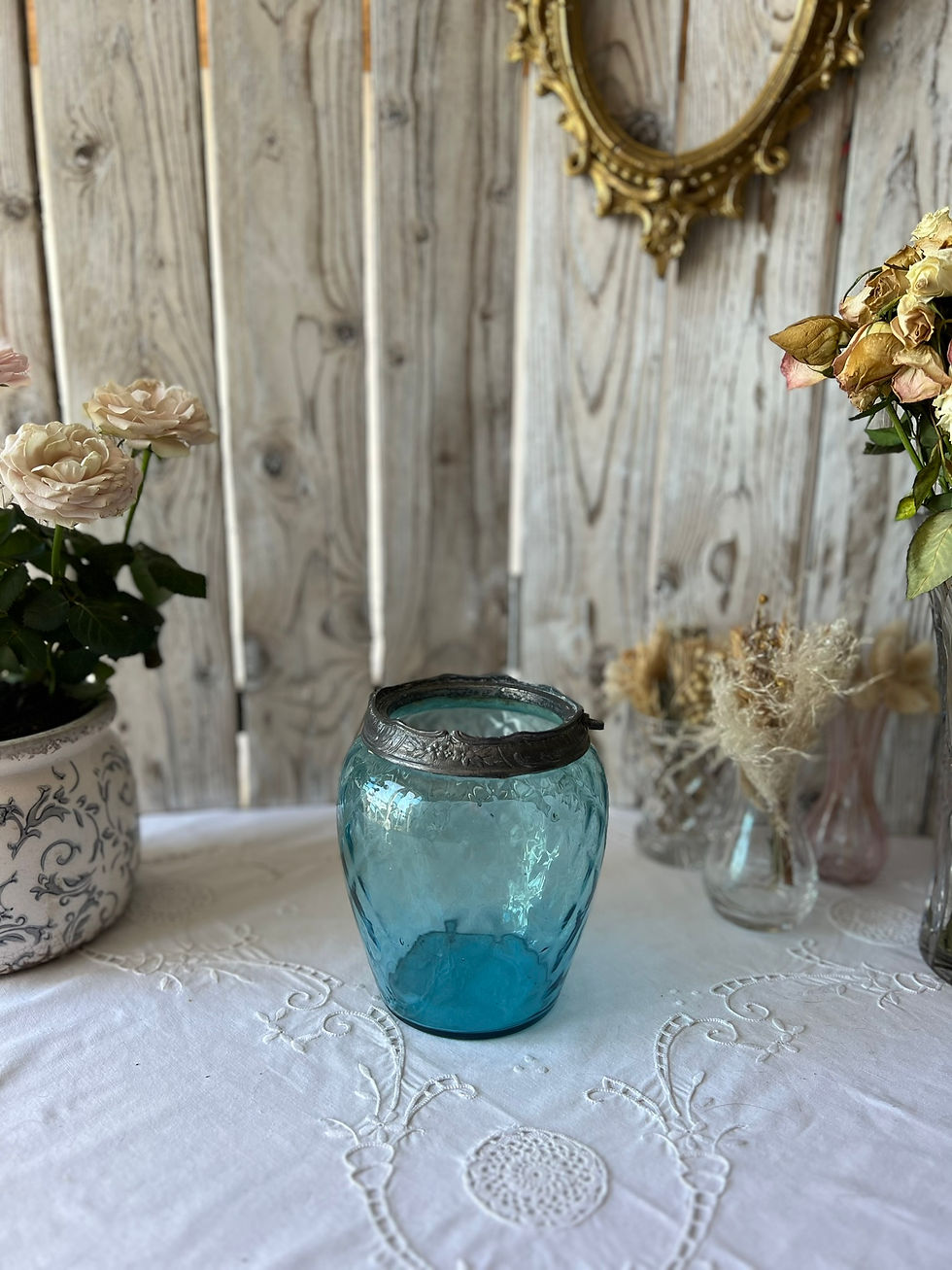 Ancien pot à glaçons en verre bleuté – détourné en vase