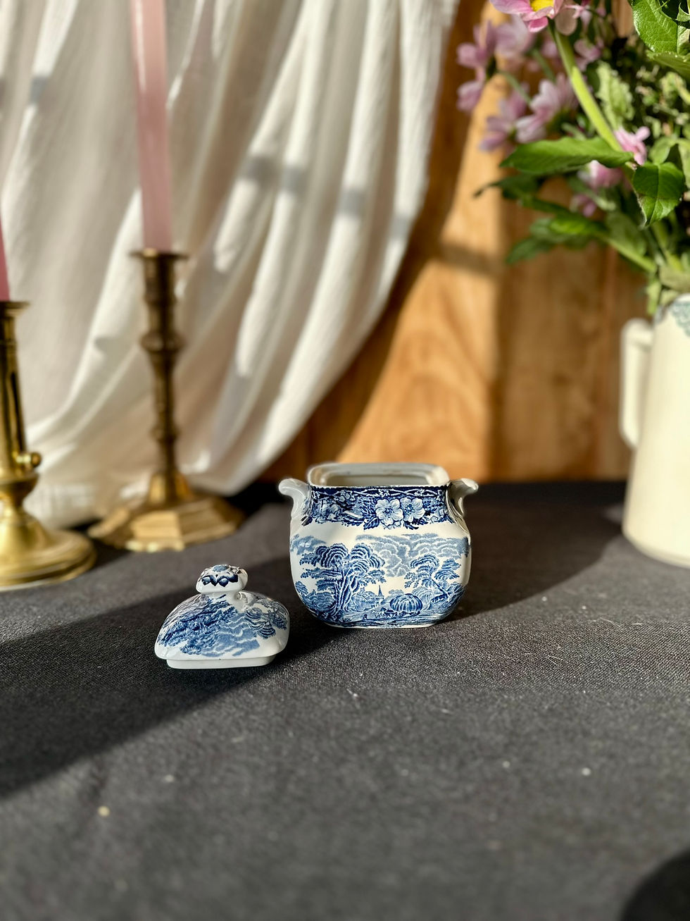 Miniature : Sucrier ancien en faïence anglaise – Enoch Wedgwood, modèle "Woodland"