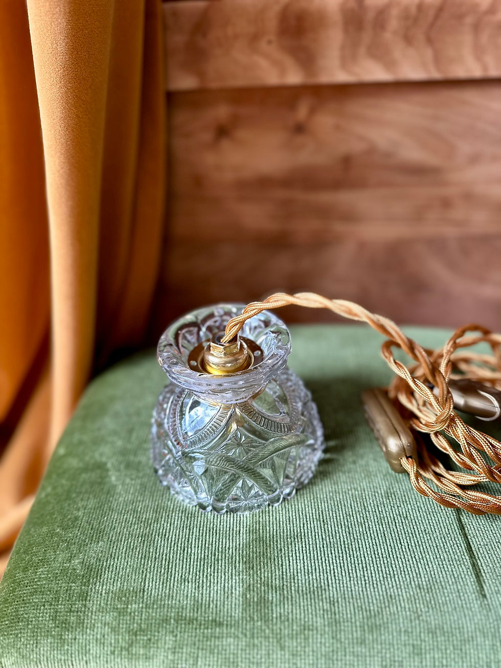Miniature : Baladeuse ancienne en verre – pièce unique