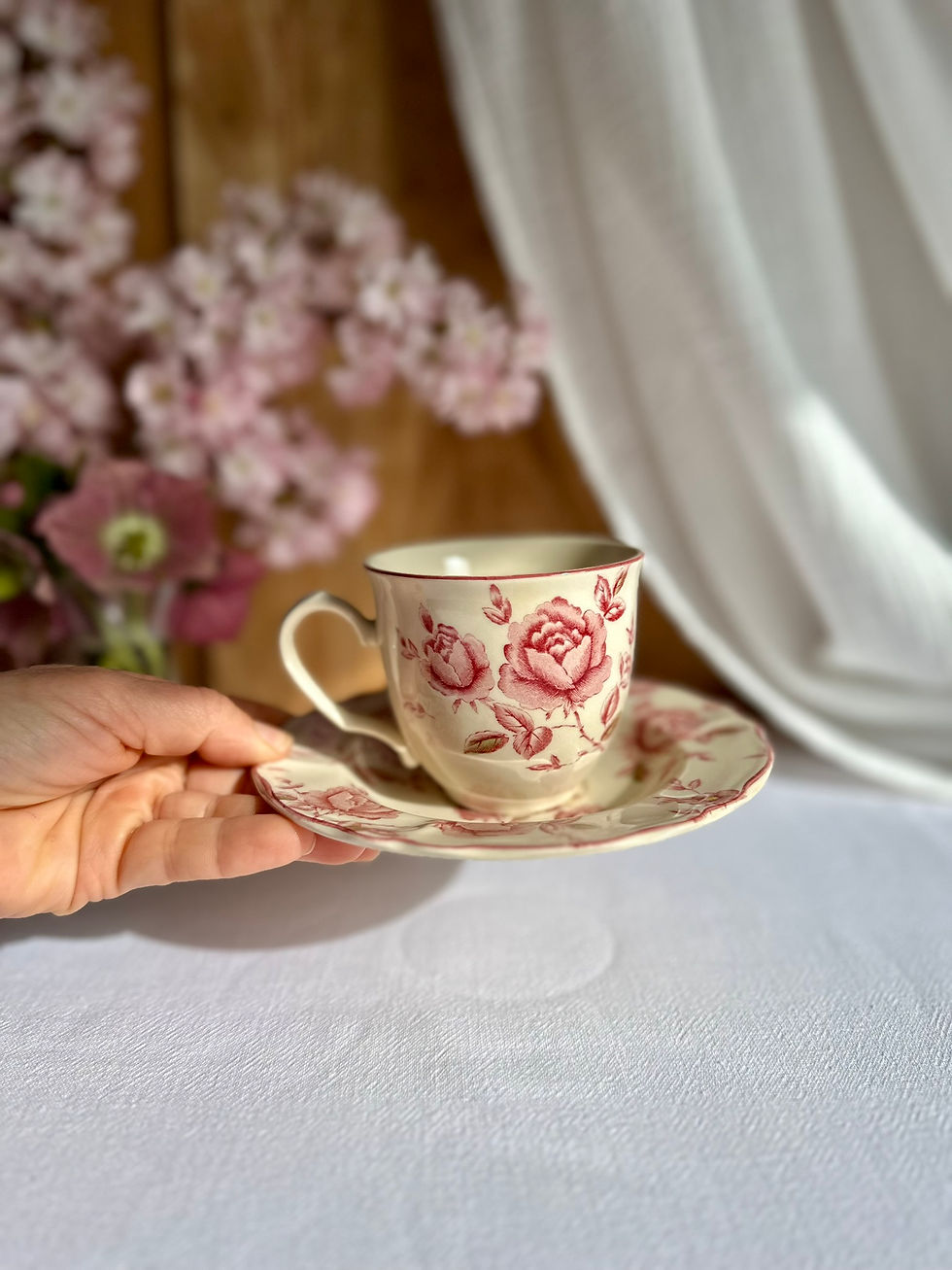 Miniature : Duo tasse et soucoupe en porcelaine – décor de roses anciennes