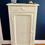 Miniature : Petit meuble d’appoint crème, une porte & un tiroir
