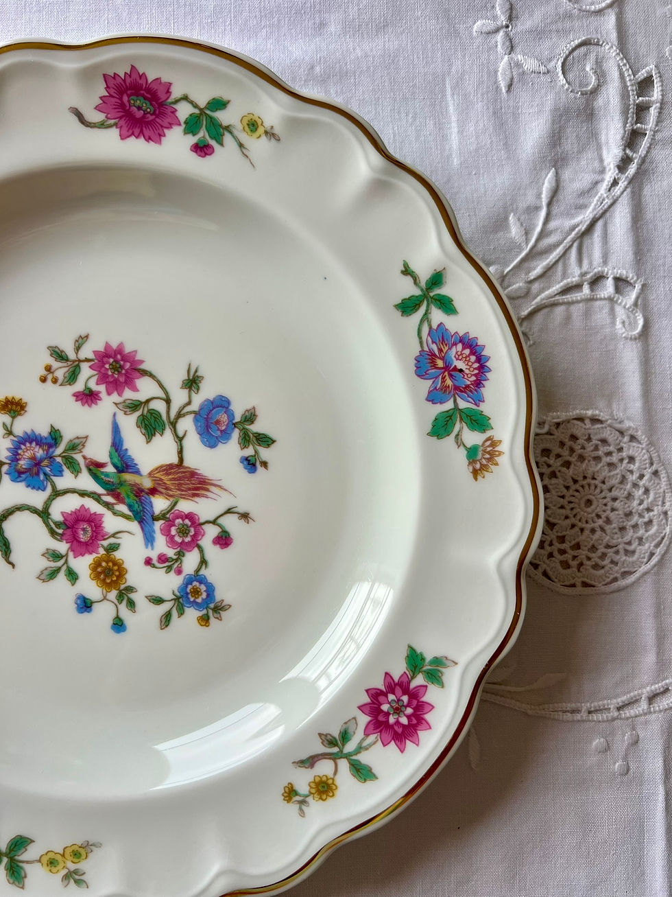 Miniature : Assiette porcelaine fine de Limoges légèrement creuse