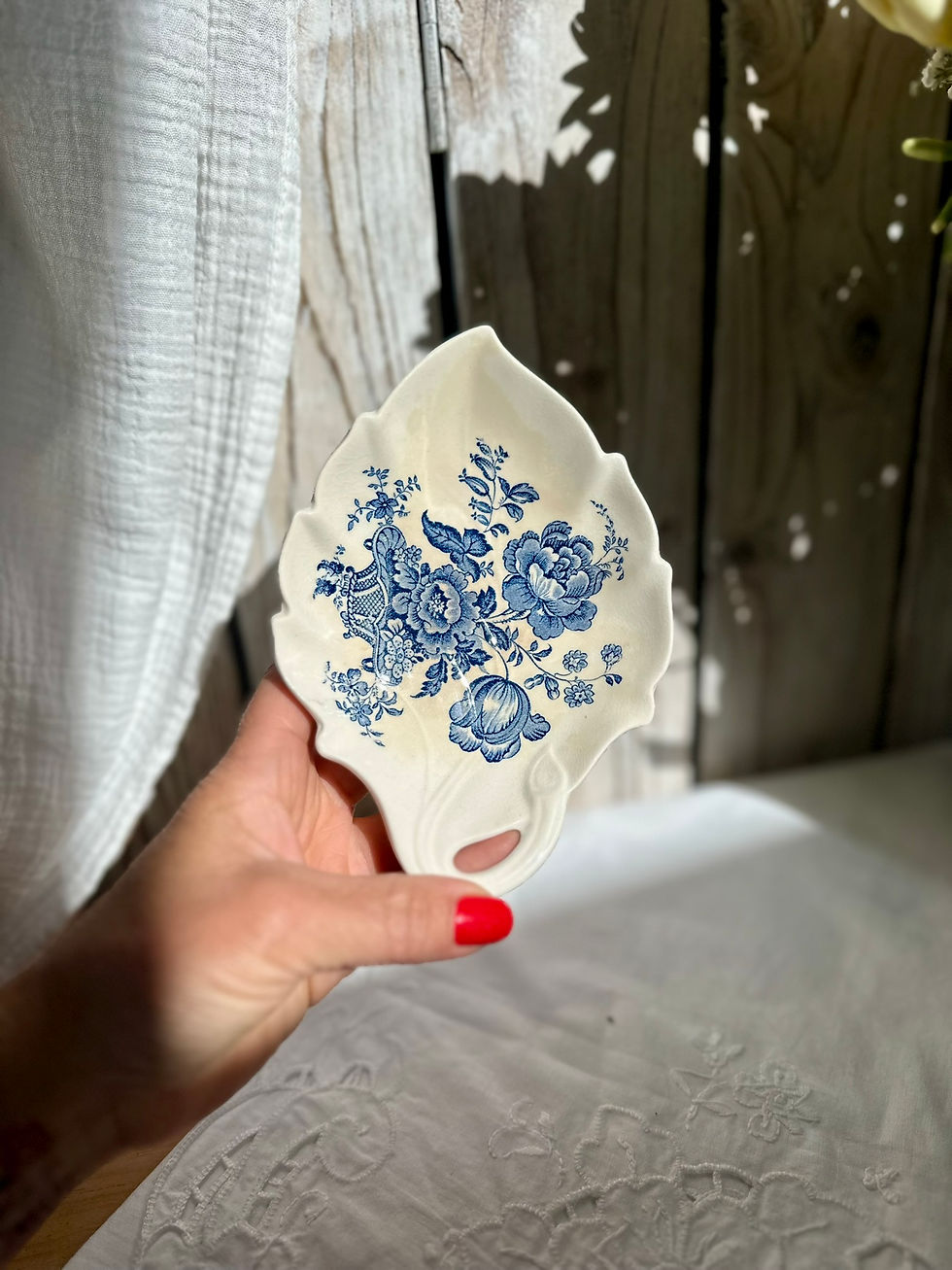 Miniature : Coupelle ancienne feuille en faïence anglaise Crown Devon – Décor bleu et blanc