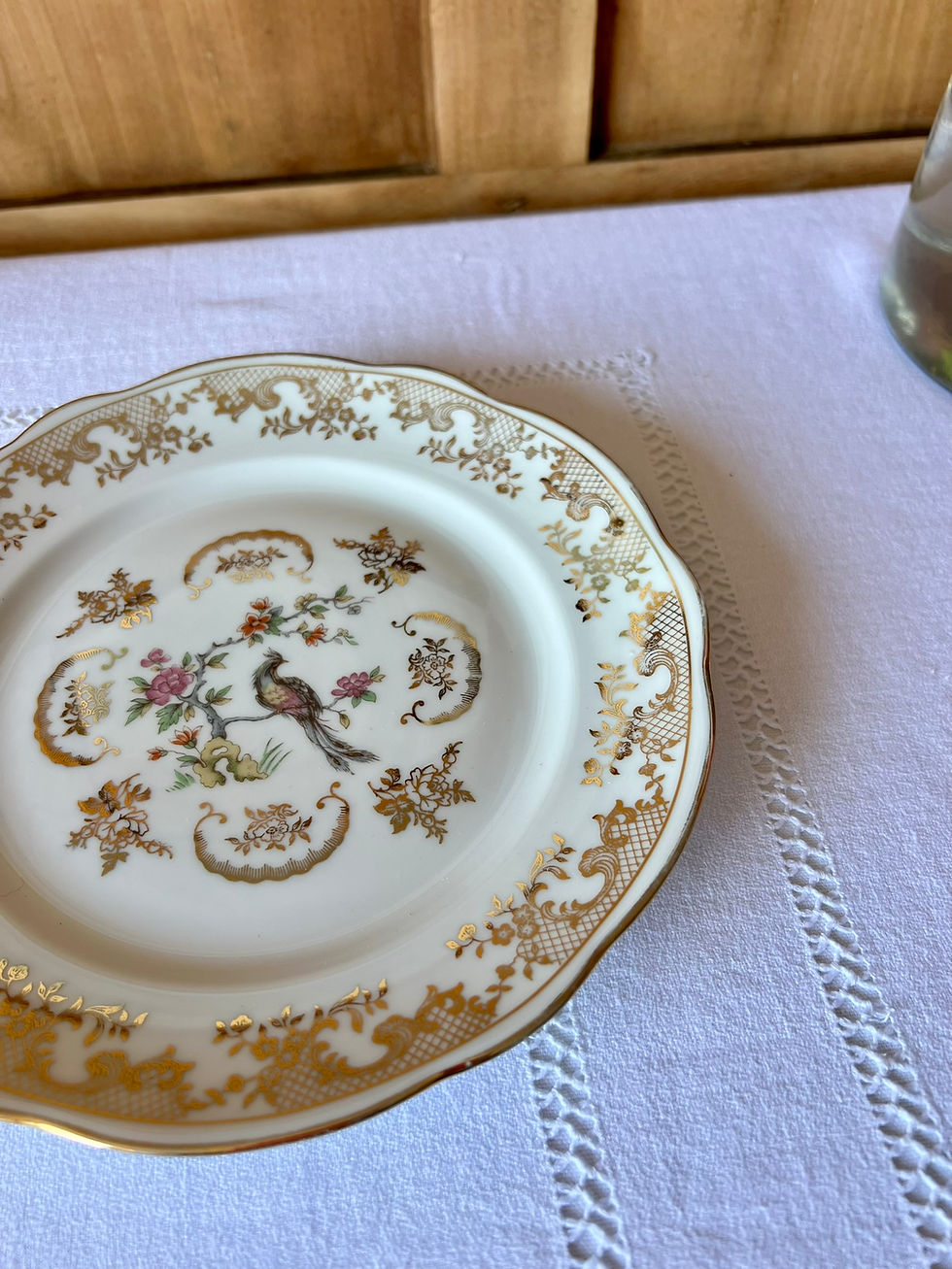 Miniature : Assiette à dessert ancienne en porcelaine du Berry – Décor oiseau et dorures