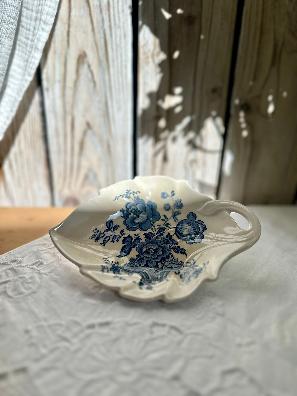 Miniature : Coupelle ancienne feuille en faïence anglaise Crown Devon – Décor bleu et blanc