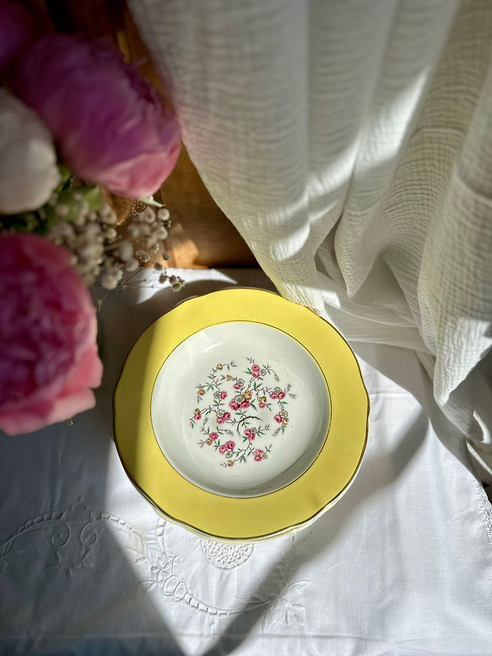 Miniature : Assiette creuse ancienne KG Lunéville “Sylvère” – décor floral et aile jaune