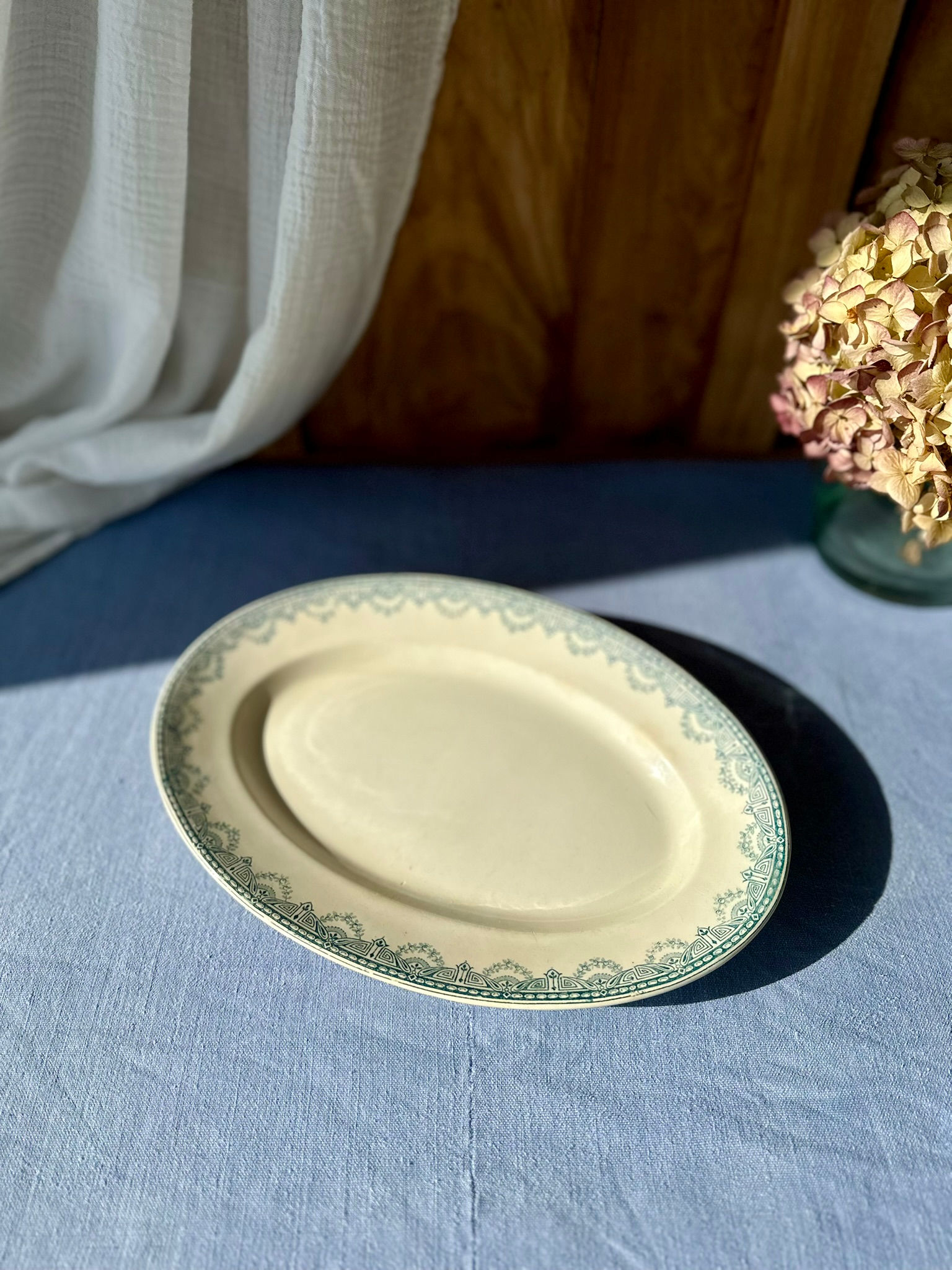 Plat ovale ancien en terre de fer – Modèle Récamier