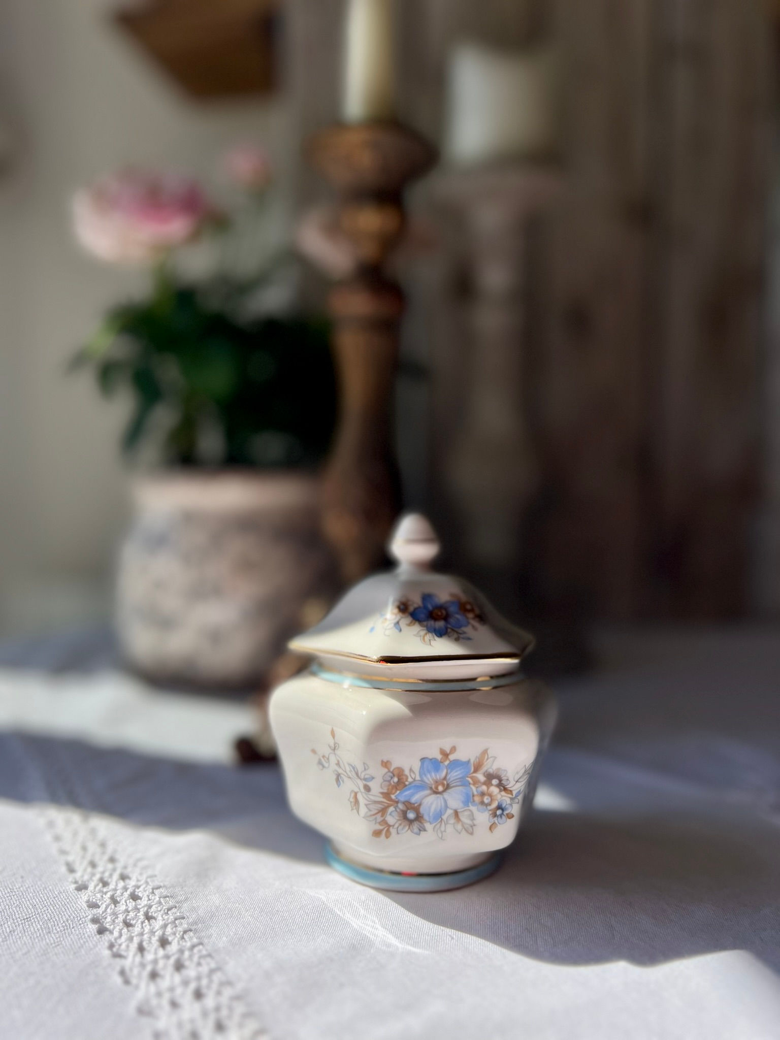 Petite boîte décorative hexagonale