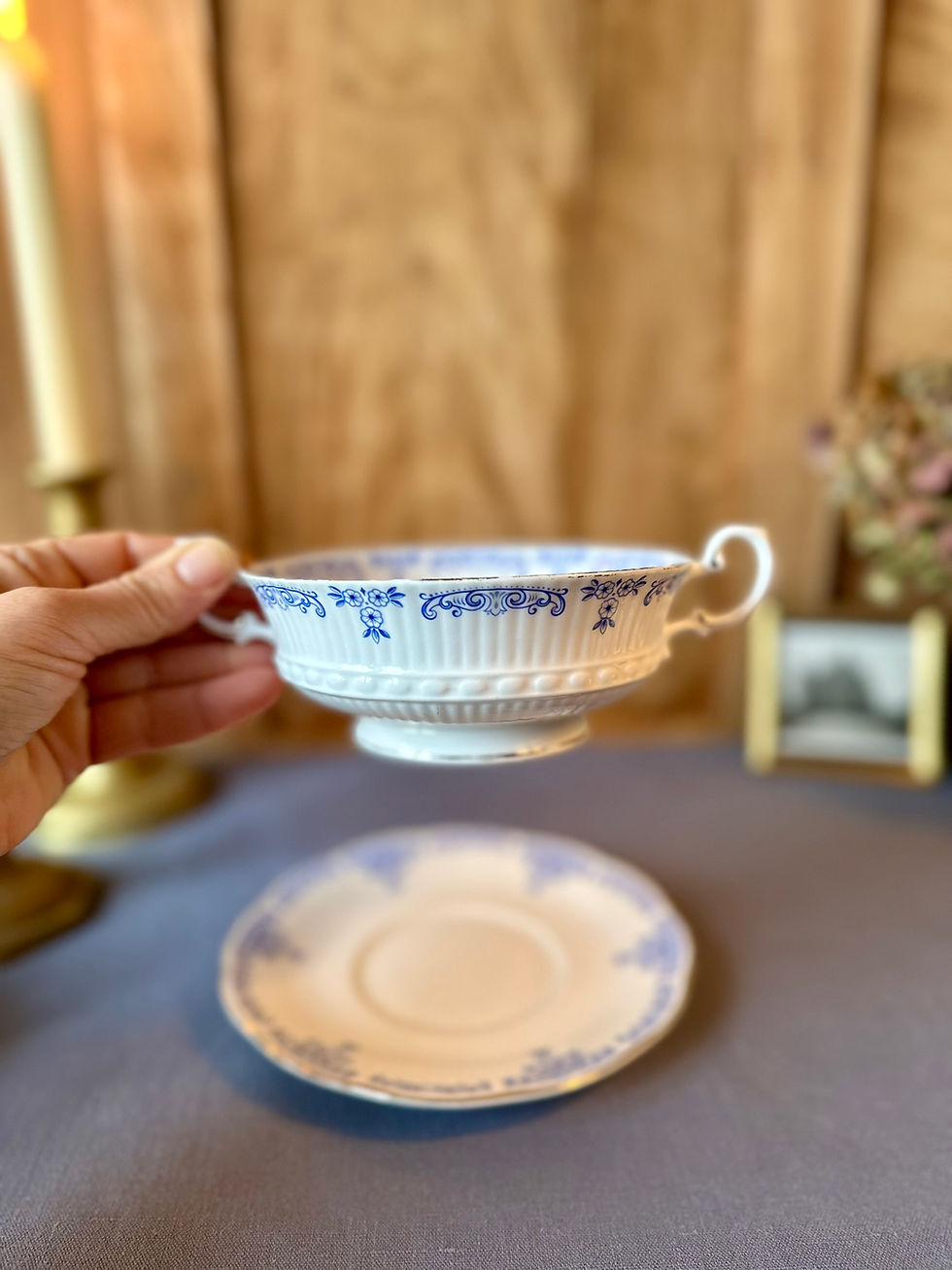 Miniature : Bol ancien à oreilles et sa soucoupe – Décor bleu « Fontainebleu »