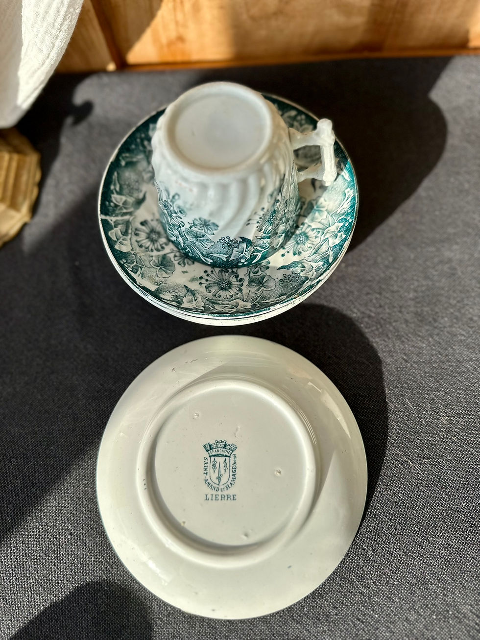 Miniature : Tasse et sous-tasse anciennes – modèle “Lierre” – Saint-Amand & Hamage