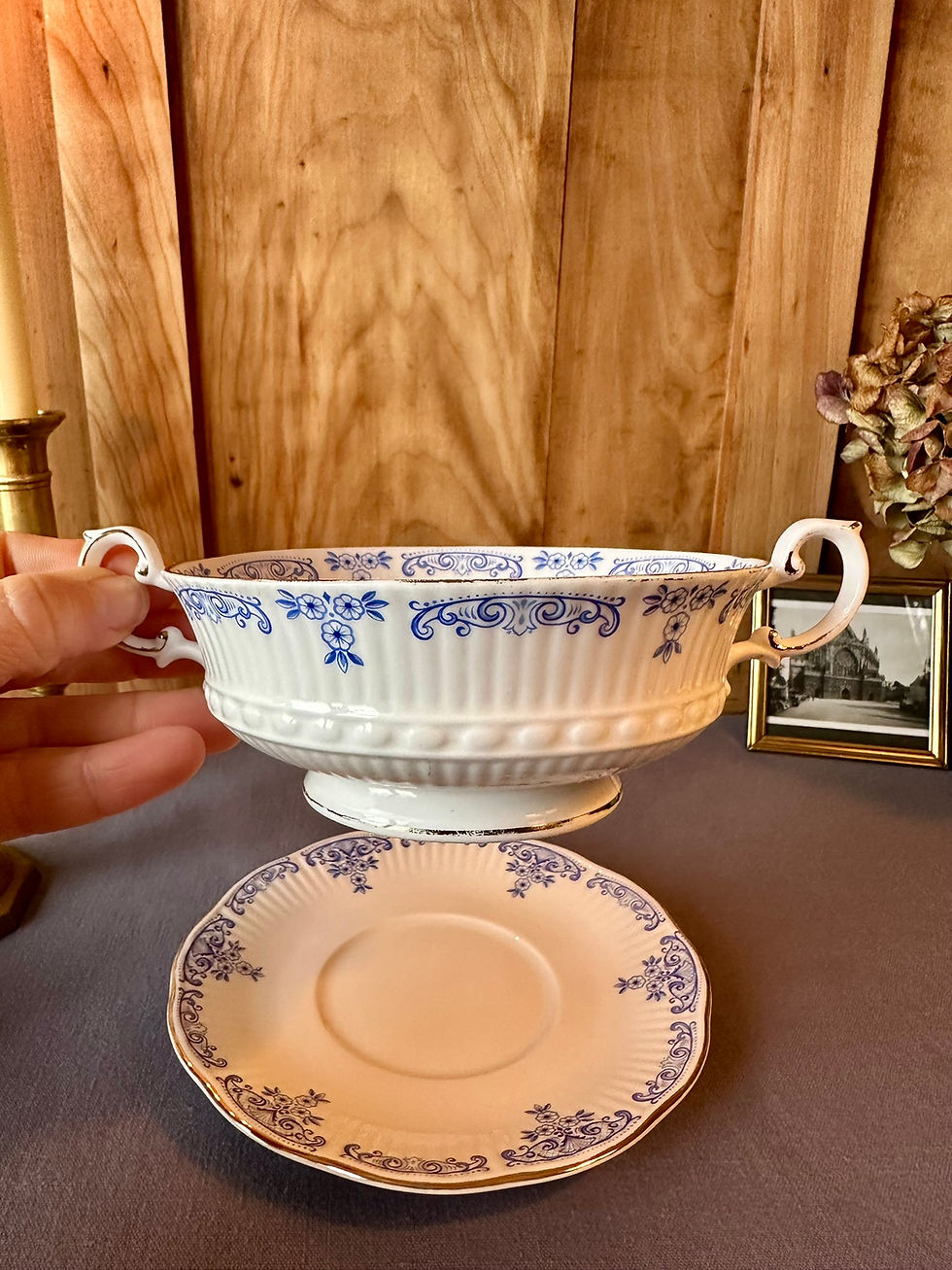 Miniature : Bol ancien à oreilles et sa soucoupe – Décor bleu « Fontainebleu »
