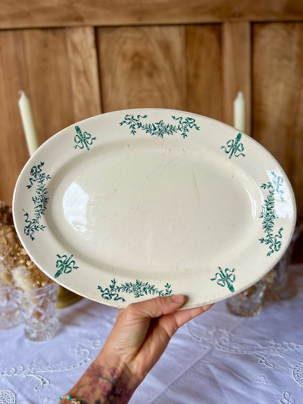 Grand plat ovale ancien en terre de fer – Longchamp, décor Sapho