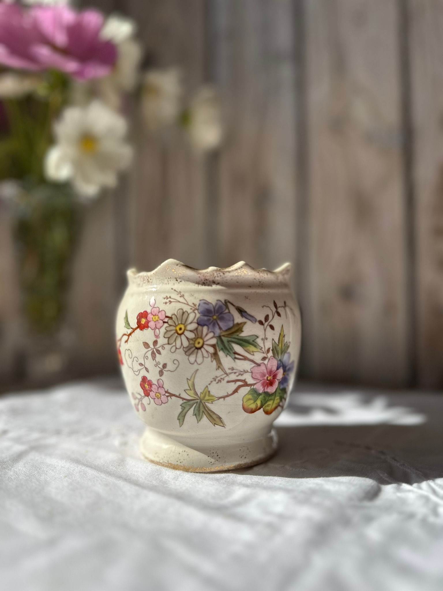 Petit pot ancien fleuri – céramique