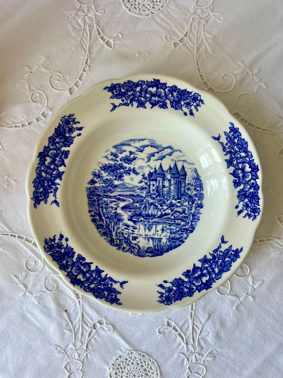 Assiette creuse ancienne Pyroblan, BP, France.