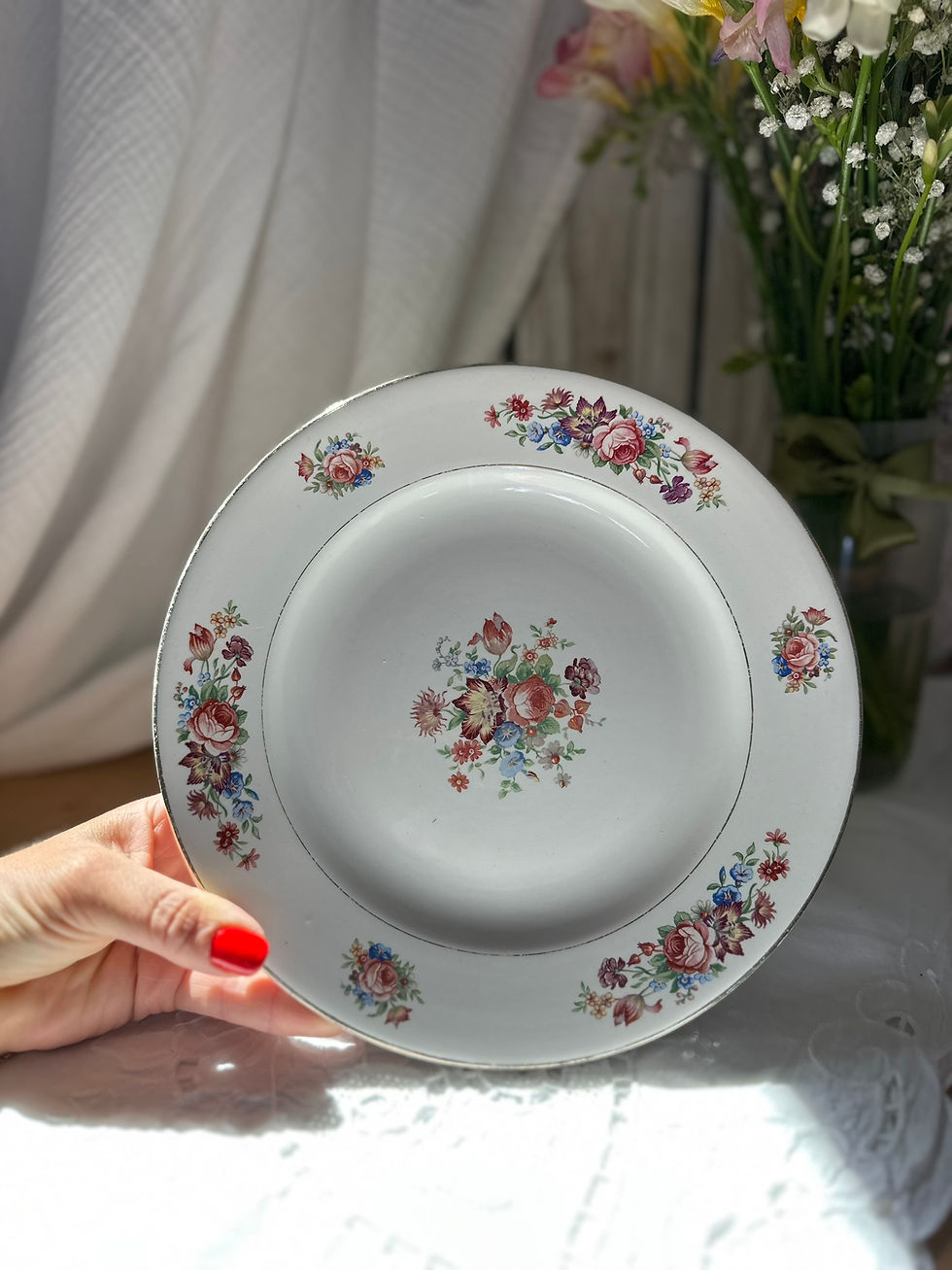 Miniature : Assiette ancienne Sarreguemines modèle Guy – décor floral romantique – 23 cm