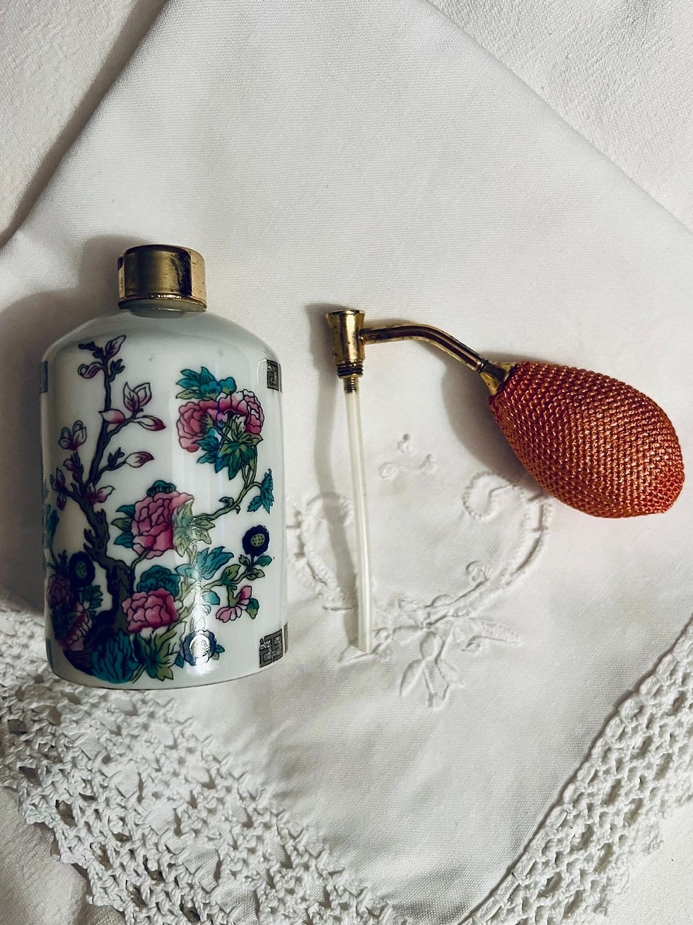 Miniature : Vaporisateur ancien en porcelaine de Limoges – Curagan Paris