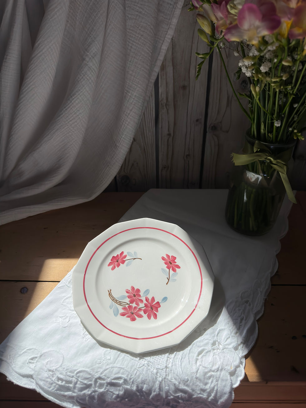 Miniature : Assiette ancienne Céranor Saint-Amand à décor floral rose – 23 cm
