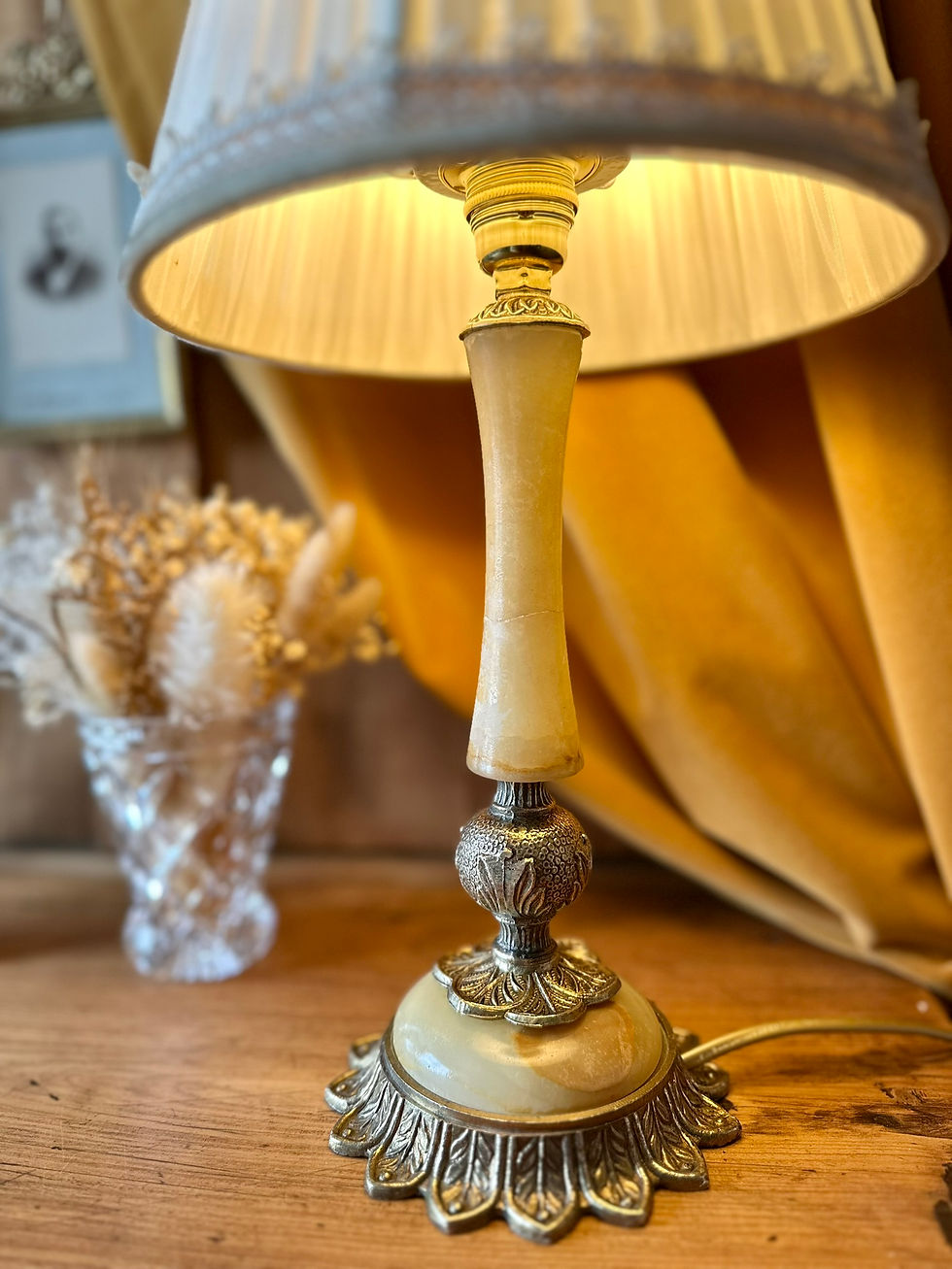 Miniature : Lampe ancienne en pierre et laiton – abat-jour plissé à galon velours