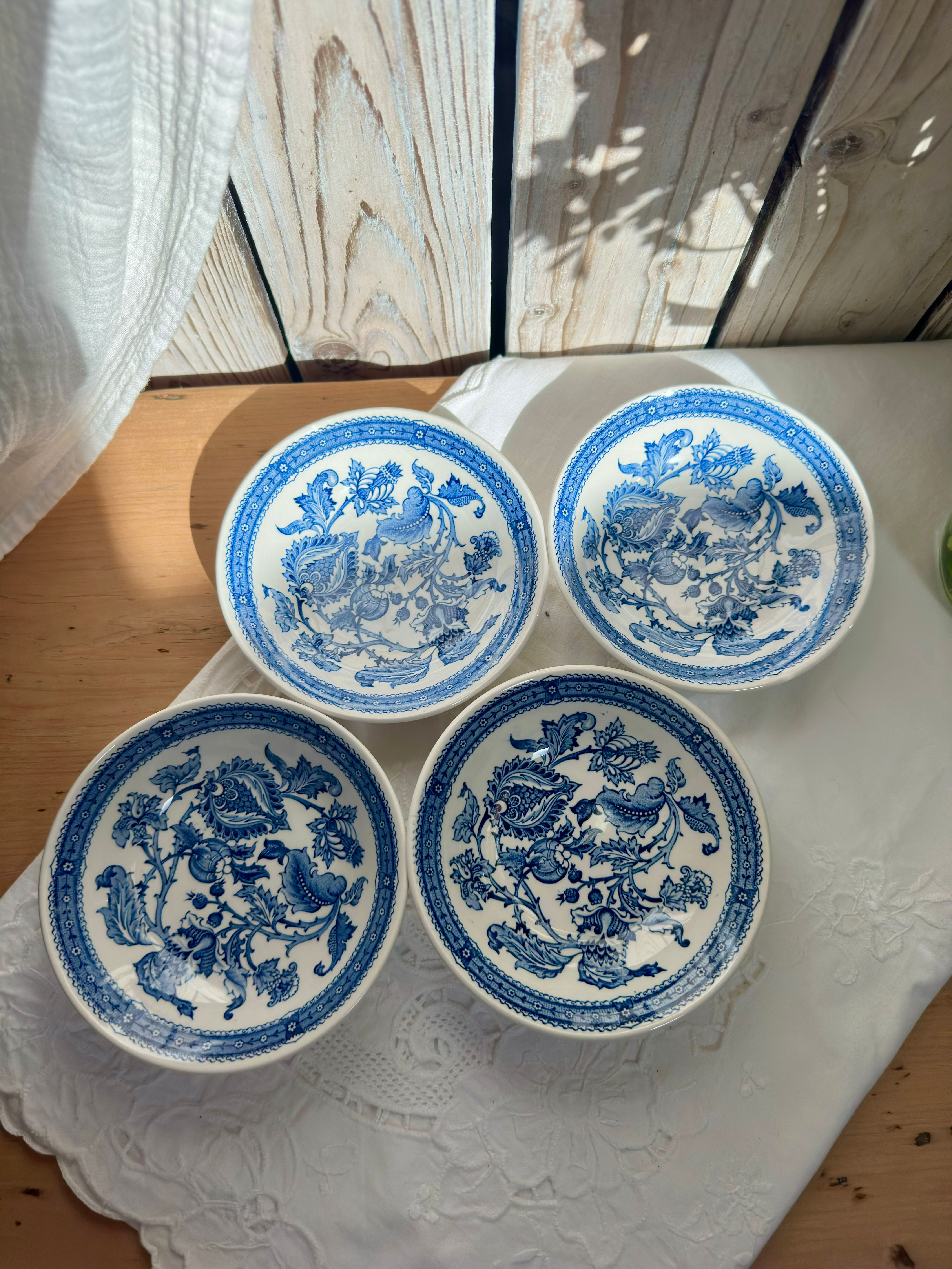 Lot de 4 coupelles anciennes anglaises Ridgway Jacobean – Faïence bleue et blanc