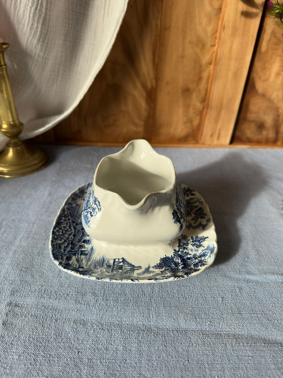 Miniature : Saucière ancienne en faïence anglaise Myott – décor bleu « The Hunter » – avec p